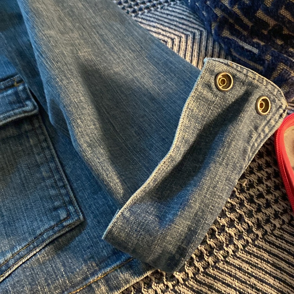 Gap stretch Blue Jean Jacket, size Large, 4 front pockets, snap buttons - Picture 2 of 8